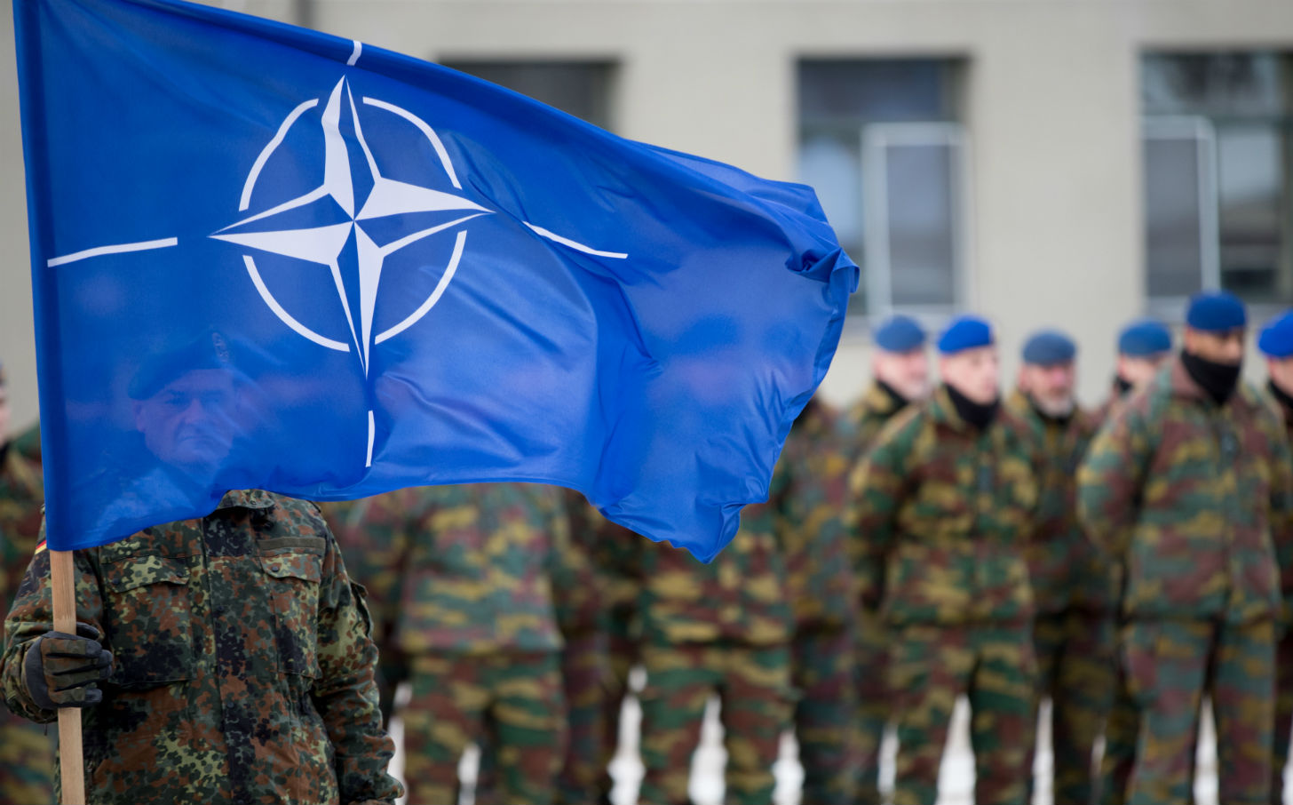 L’Italia a metà strada tra Nato e Russia
