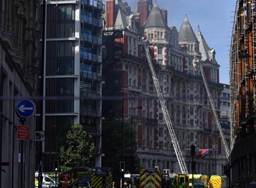 Londra, le fiamme bruciano il Mandarin Hotel