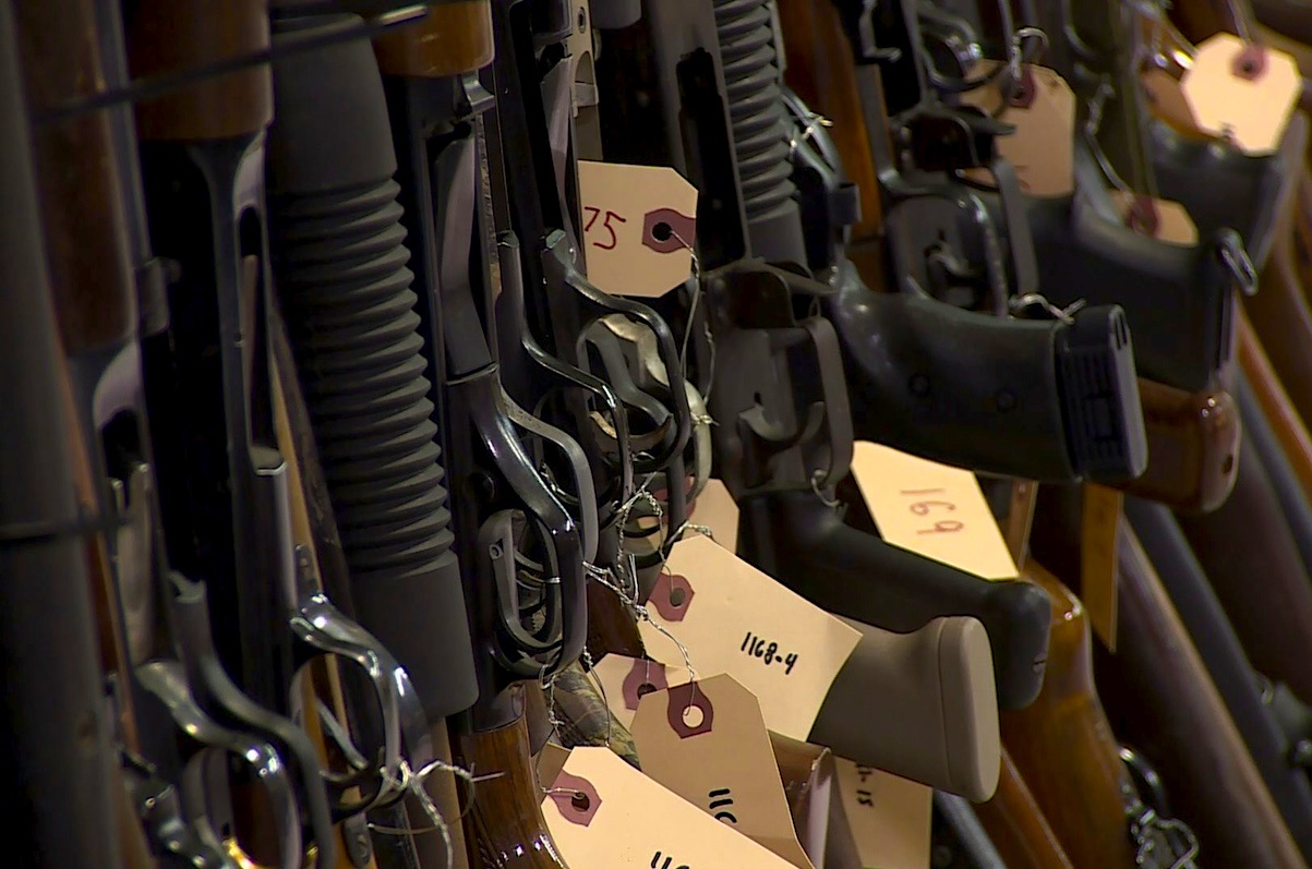 Contrabbando internazionale di armi: 14 arresti