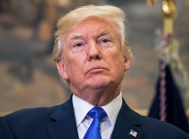 Trump firma per riunire le famiglie al confine