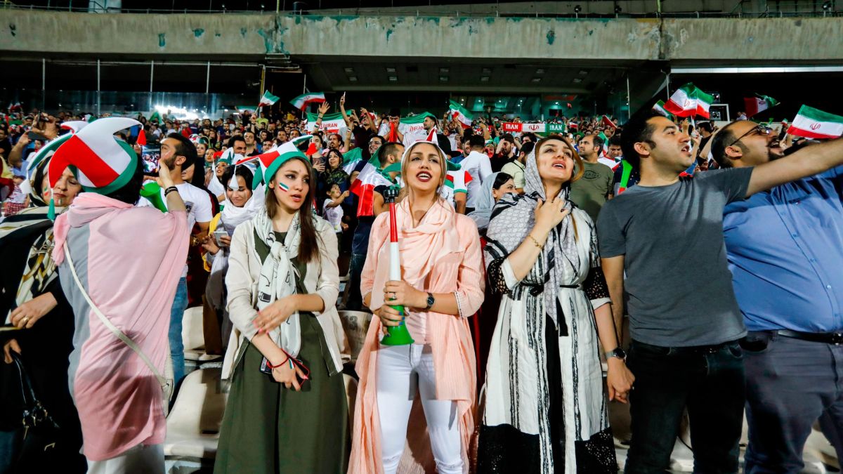 Iran: tutte allo stadio