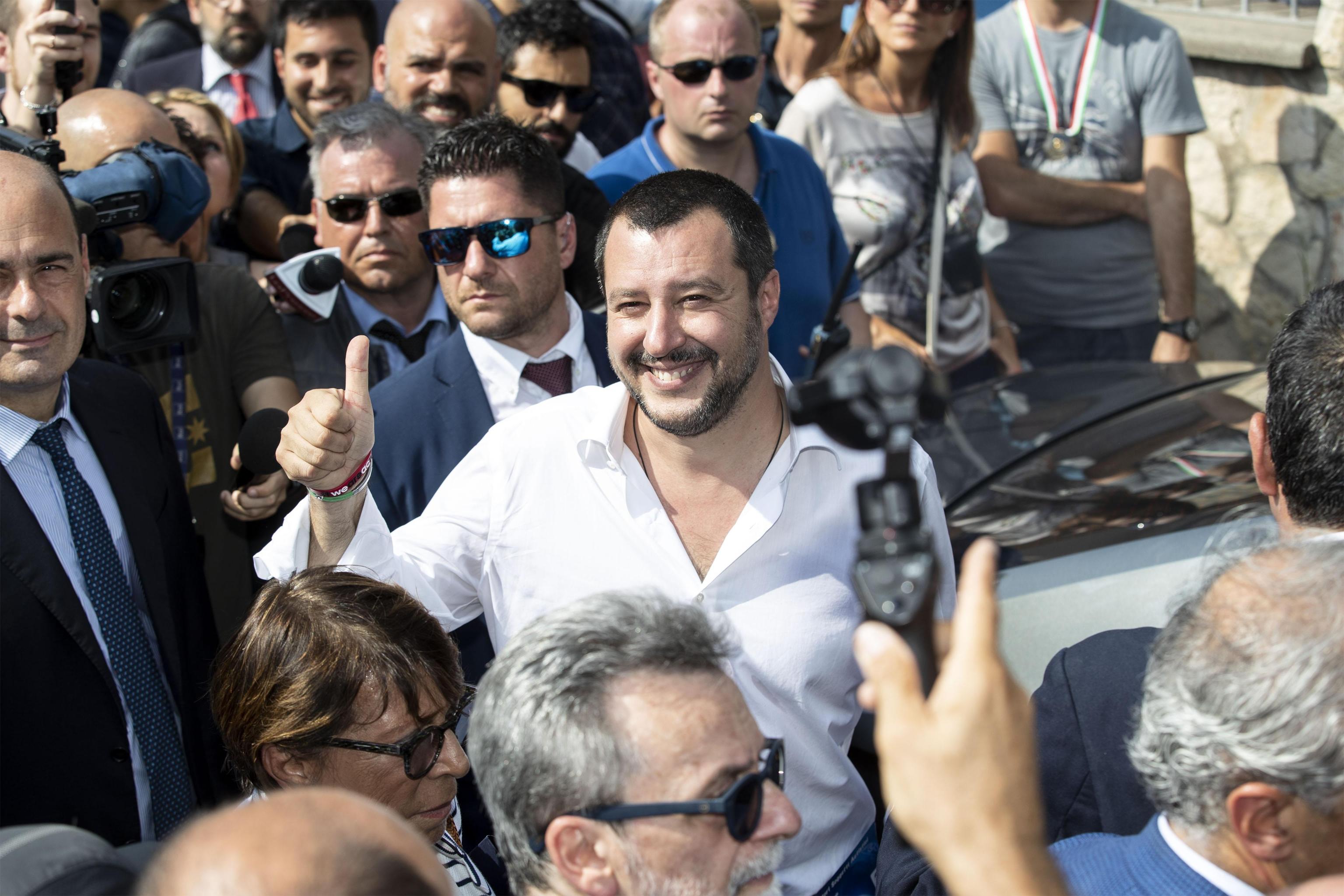 Salvini, batta i pugni da noi
