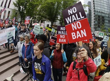 Usa, Corte Suprema dice sì a Trump su travel ban