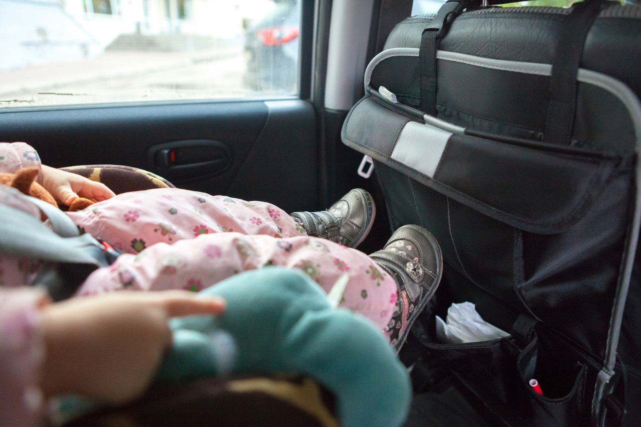 Bimbi dimenticati in auto: tutte le novità per salvarli