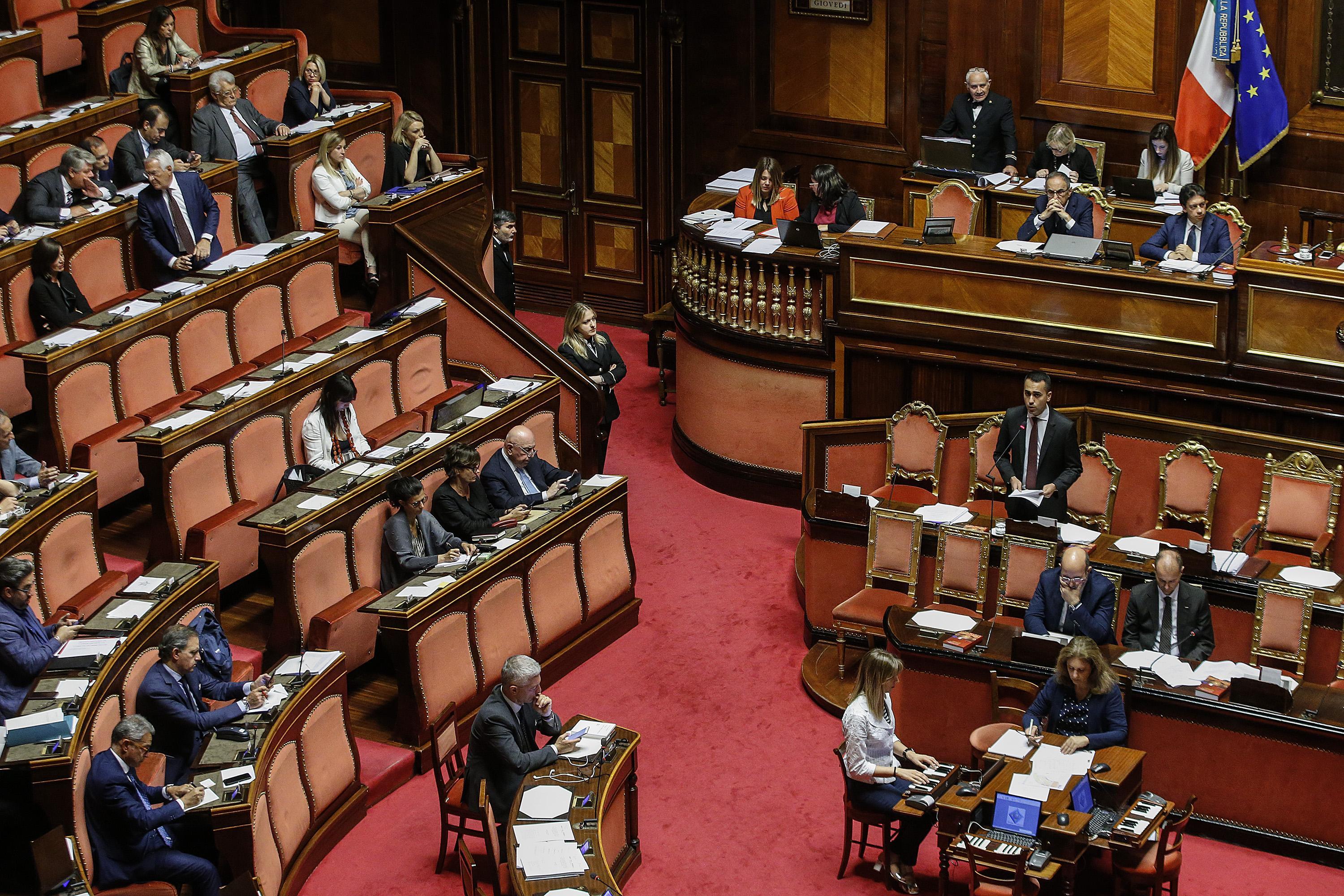 Parlamentari a contratto o estratti?