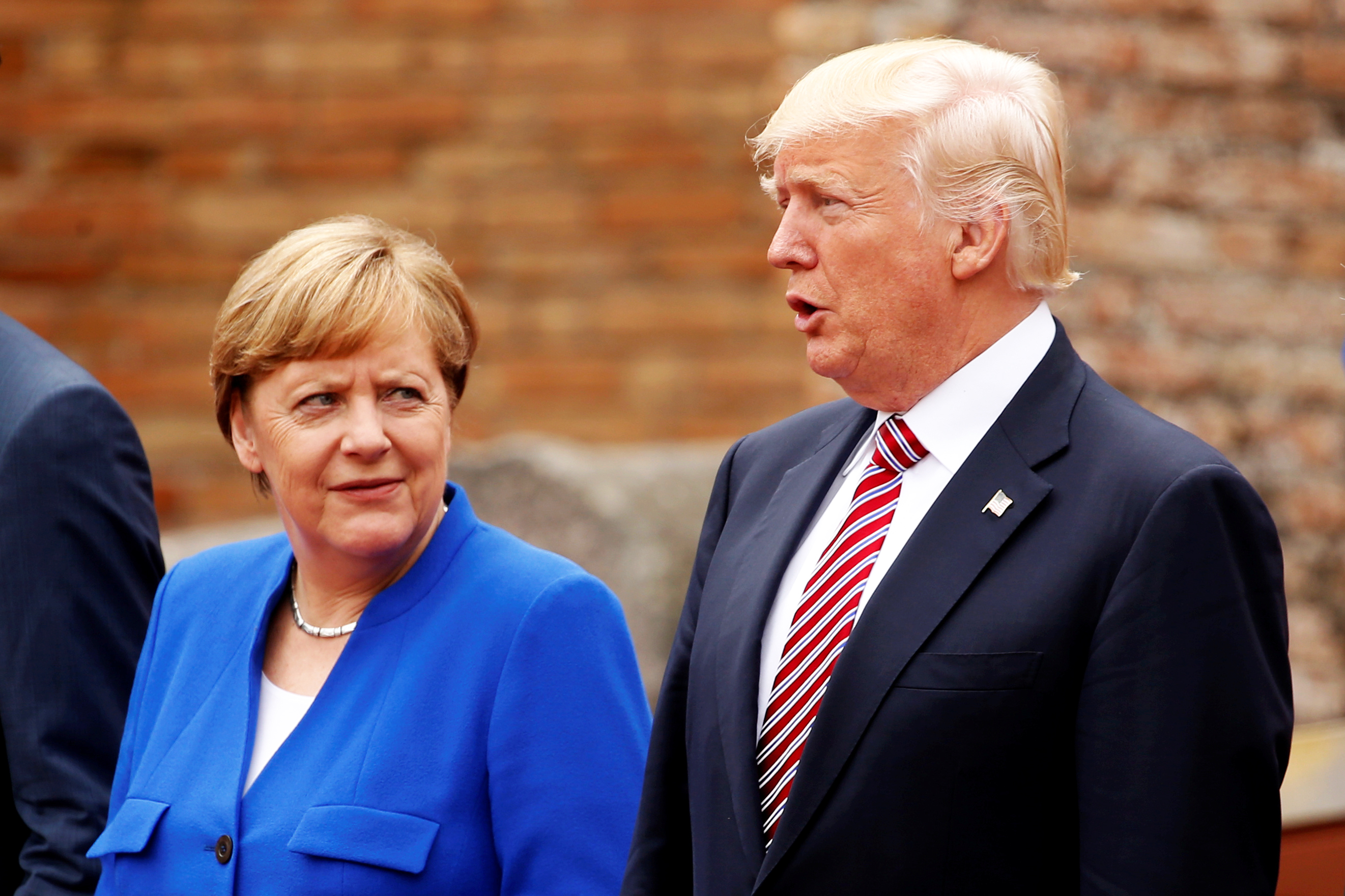 Trump attacca la Merkel: “Da lei, cattivo esempio”
