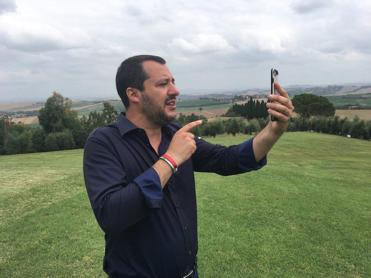 Governare con le dirette Facebook?