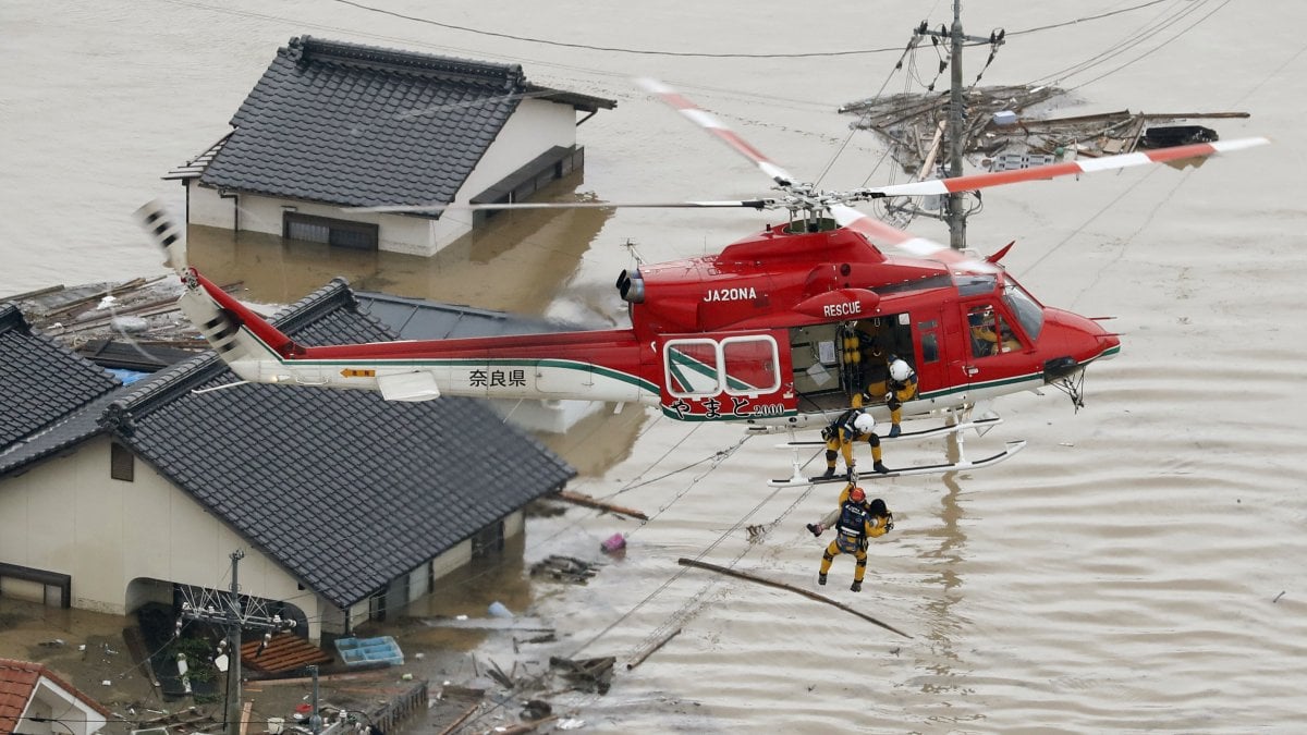 Giappone, oltre cento morti per l’alluvione