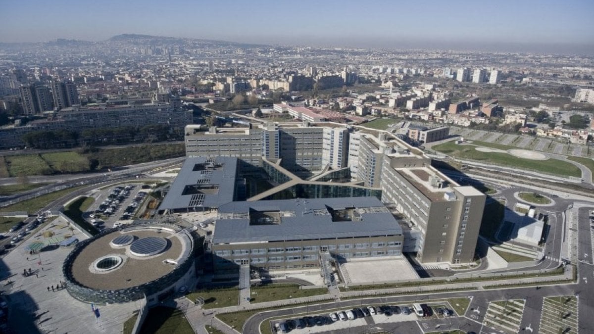 Reparto ospedale chiuso per festa, primario sospeso