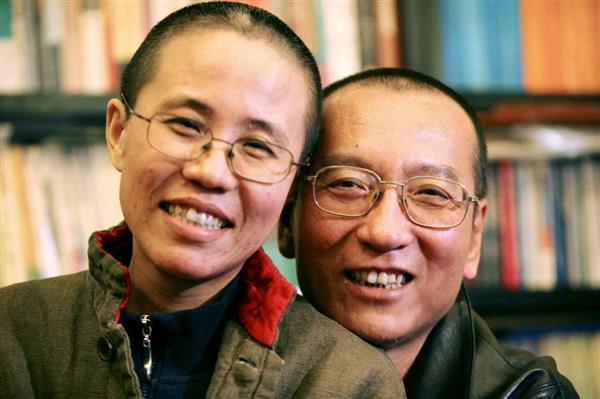 Cina, la moglie del Nobel dissidente finalmente libera