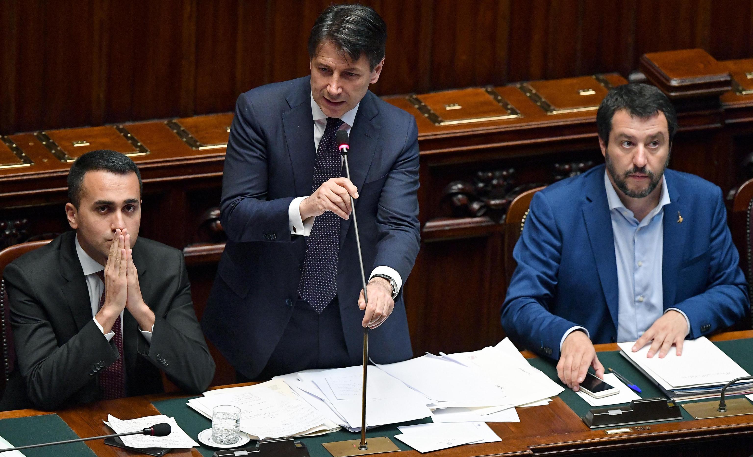 Il premier non c’è, i due “vice” fin troppo