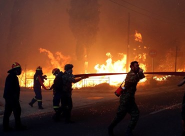 Incendi ad Atene, ipotesi azioni dolose