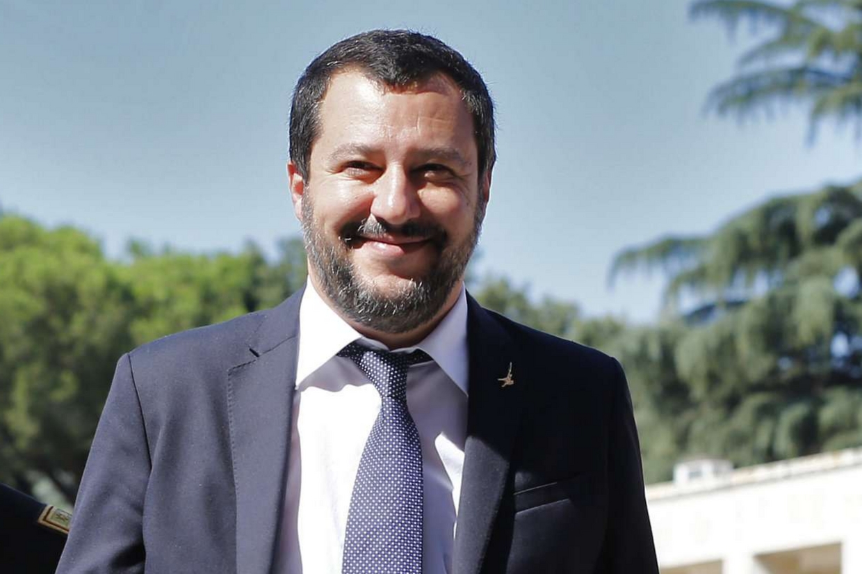 Salvini: “Via i rom e più soldi alla polizia”