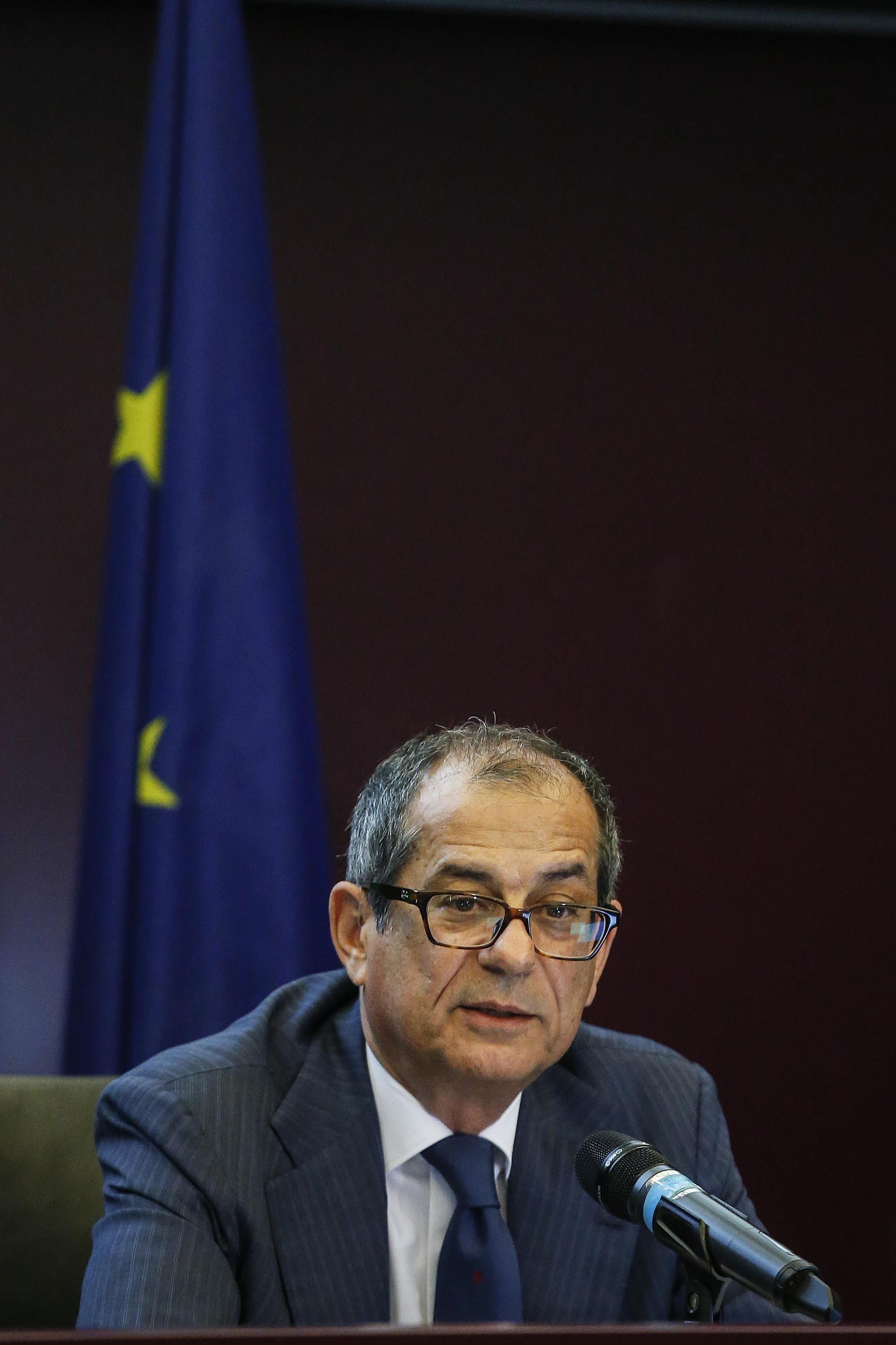 Tria: chi non risica non rosica