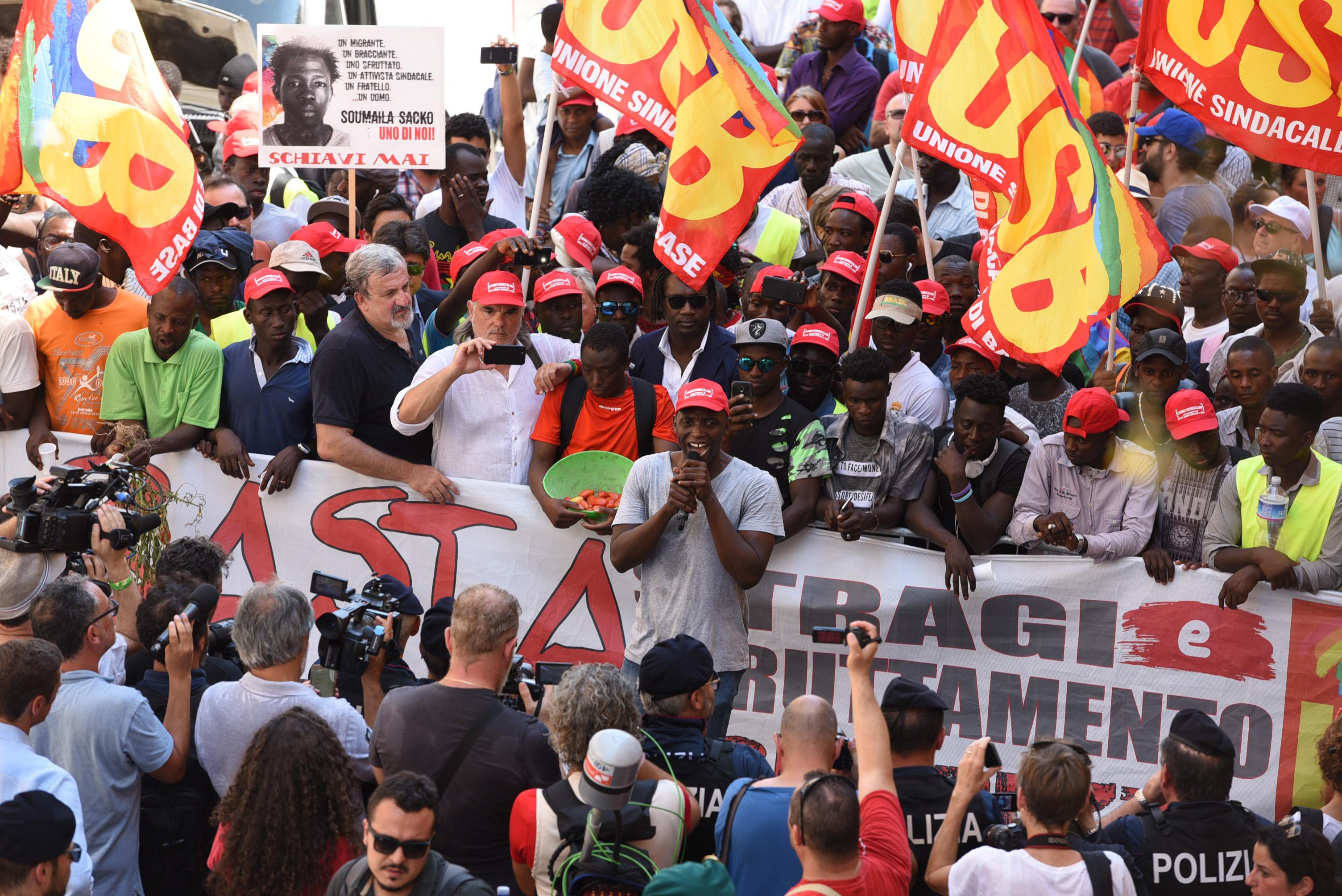 Strage braccianti: Foggia contro il caporalato