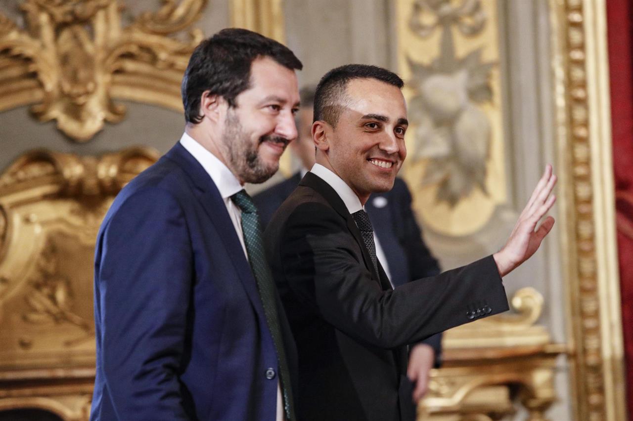 Tra promesse e intimidazioni