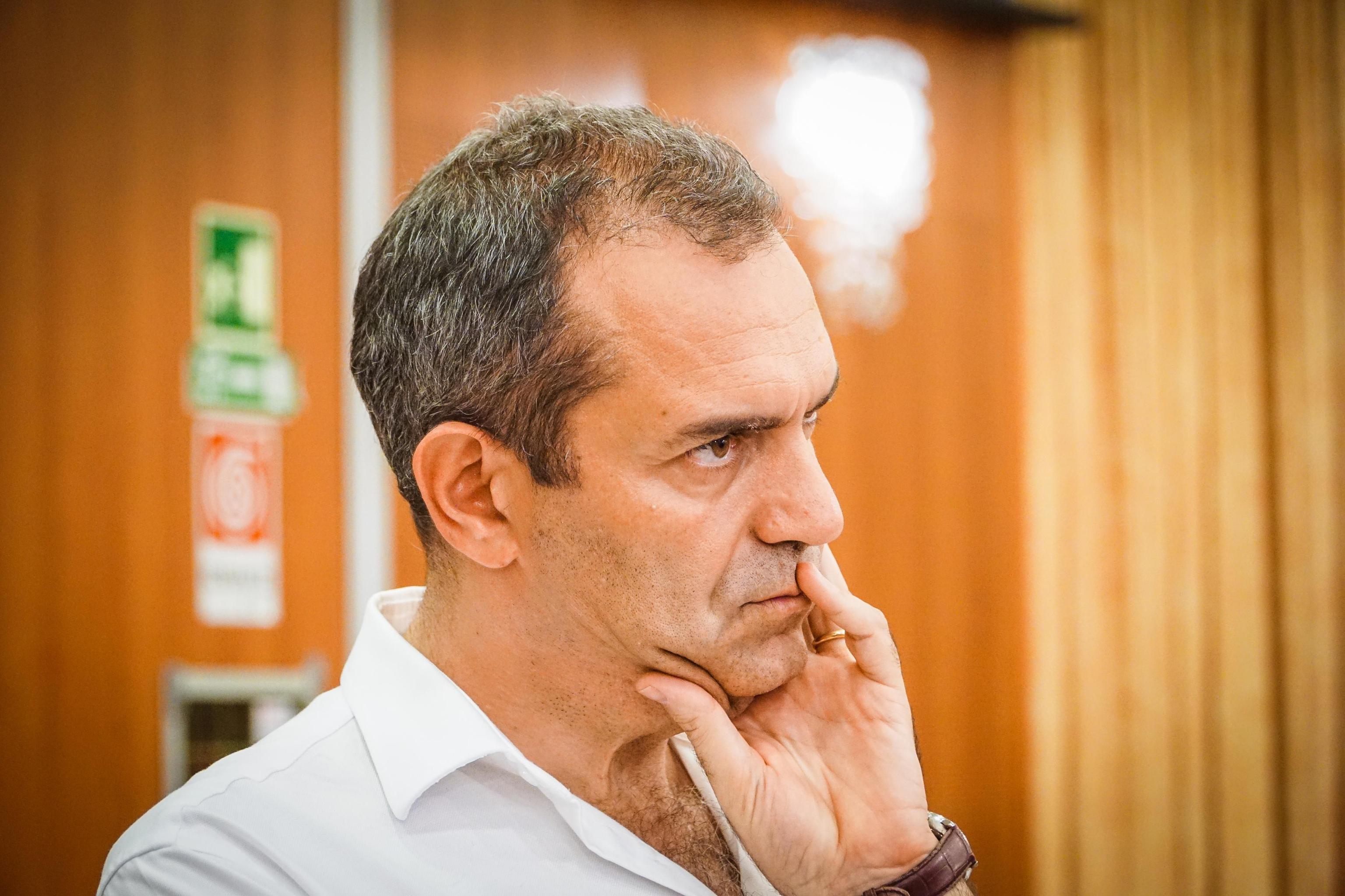 “Autonomia Napoli”, de Magistris pensa a nuova moneta