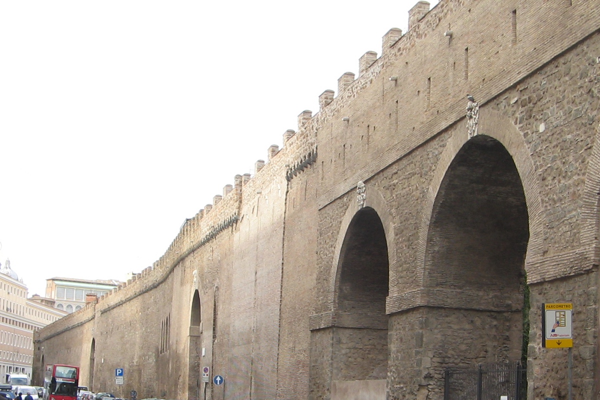 Giù frammenti da “Passetto” Borgo, nuovo crollo a Roma