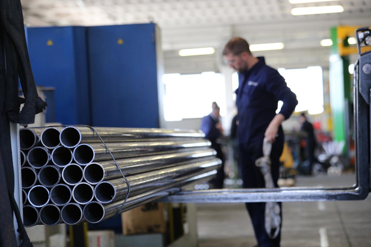 Istat: “brusca discesa della produzione industriale”