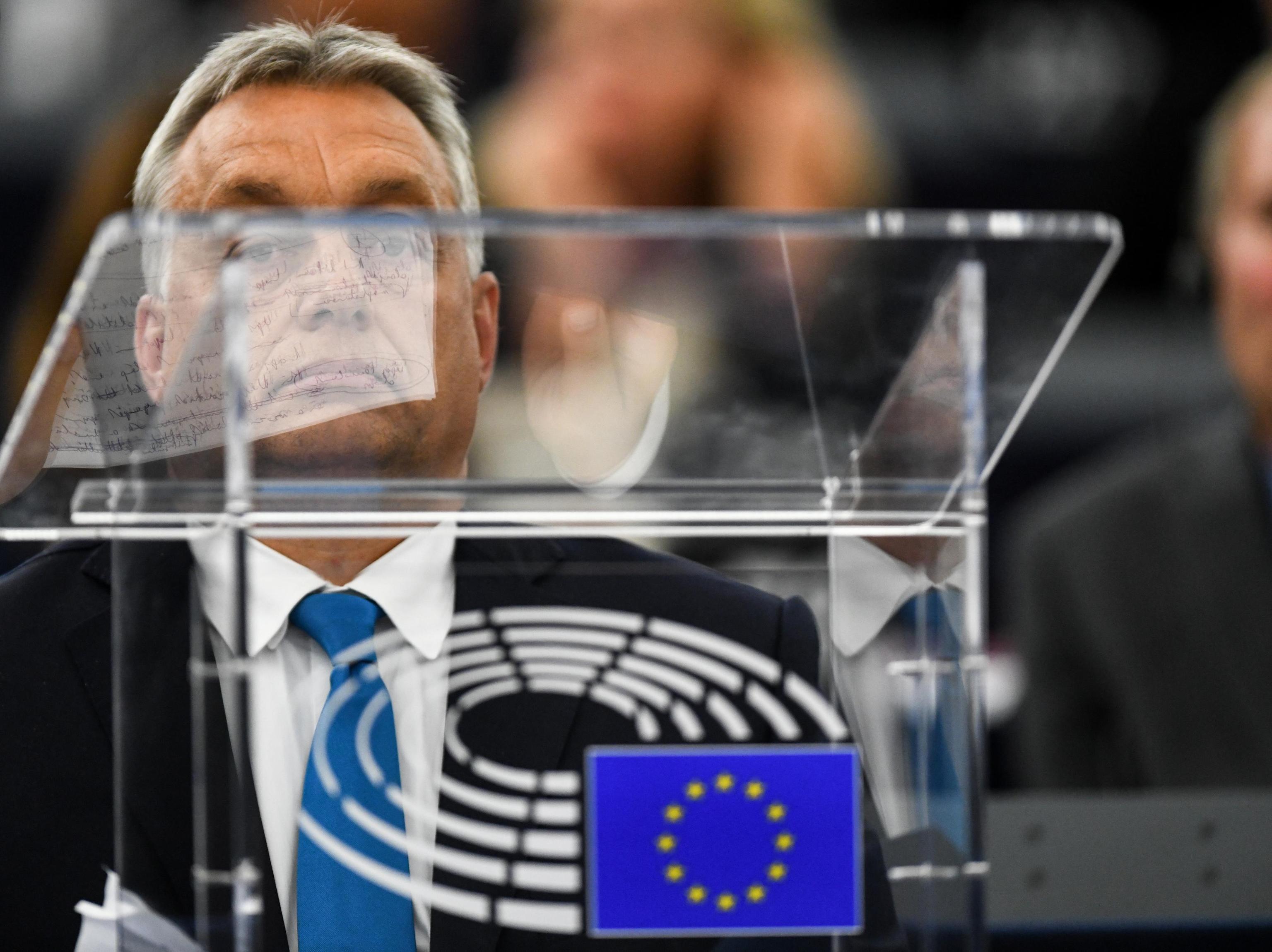 L’Europarlamento in coma se la prende con Viktor Orbán