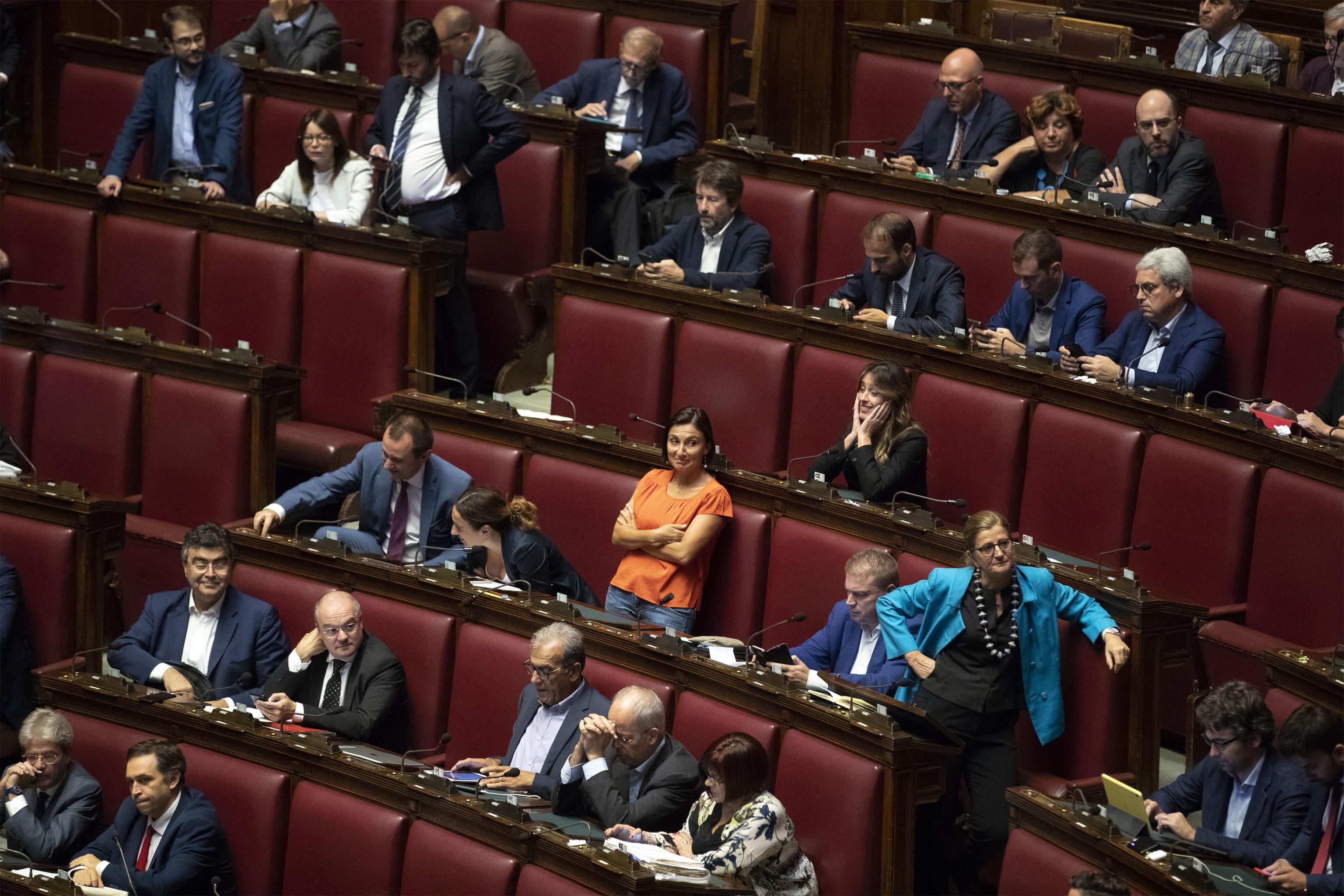 Il Governo vacilla, l’opposizione non c’è