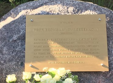 Polonia, la lapide delle polemiche di “Bronek”