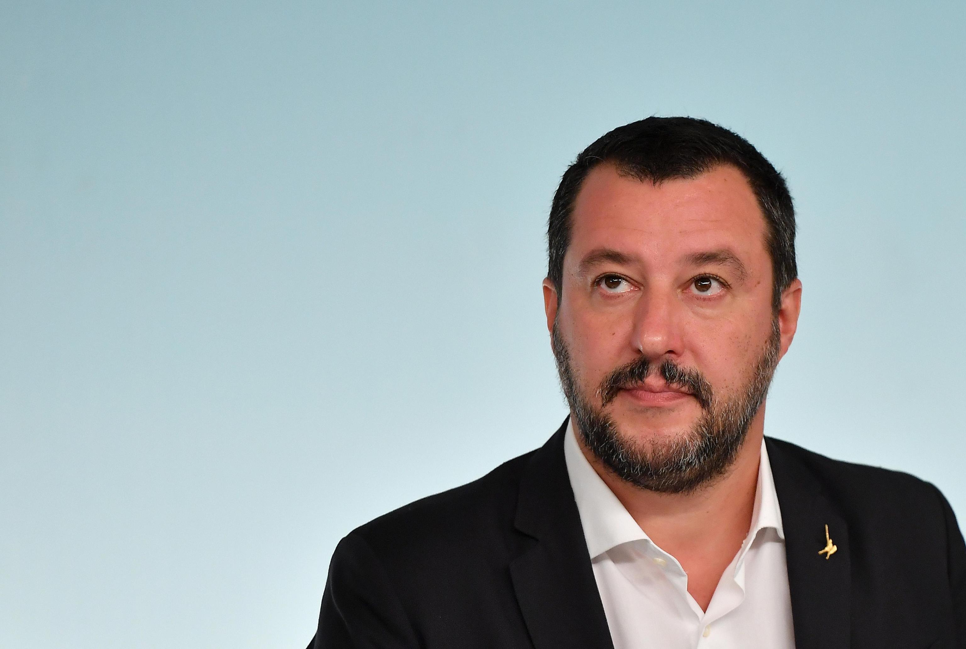 Il Decreto Salvini e la sinistra che abbaia alla luna