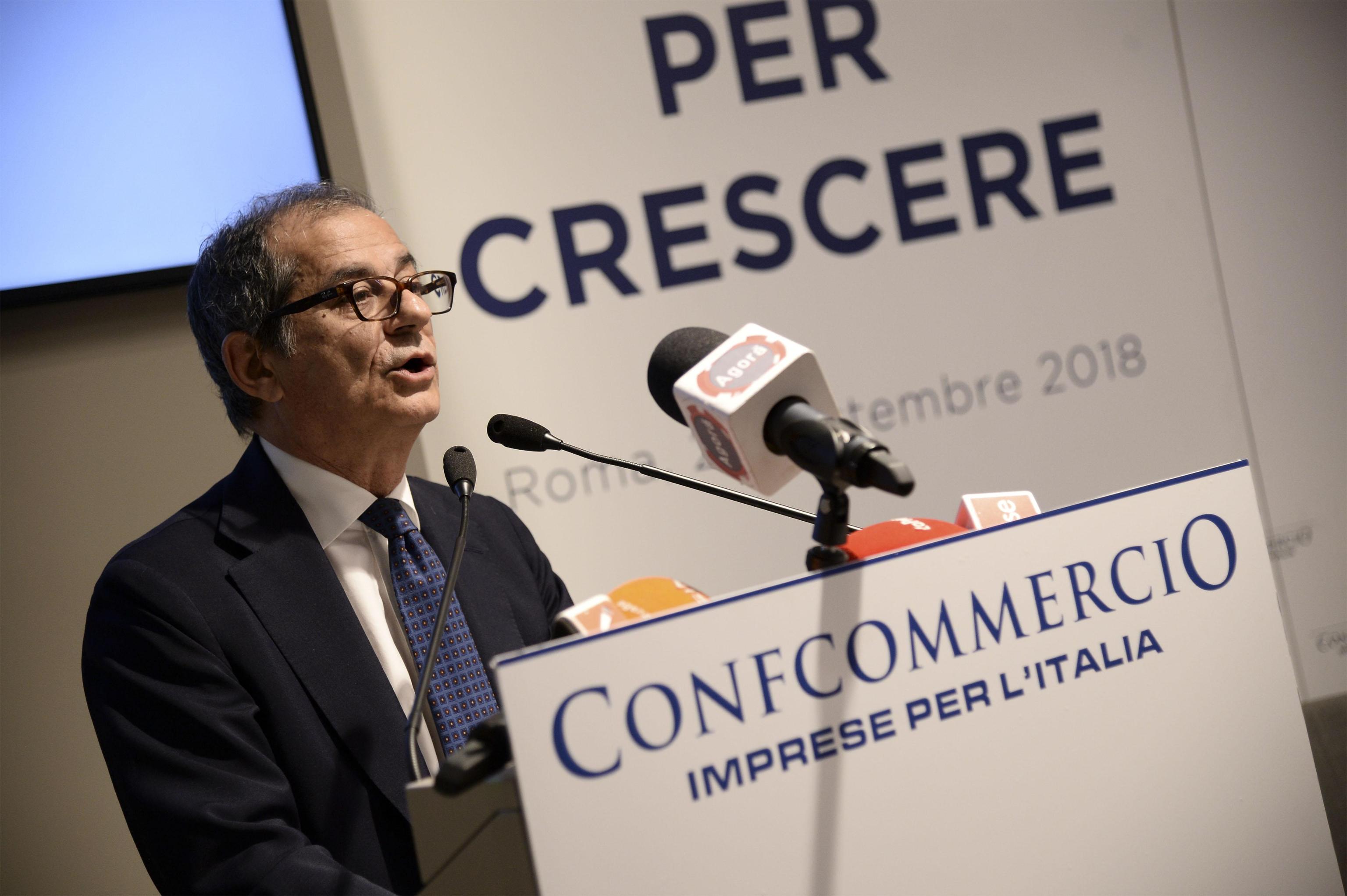 Tria: “Ho giurato nell’interesse della Nazione”