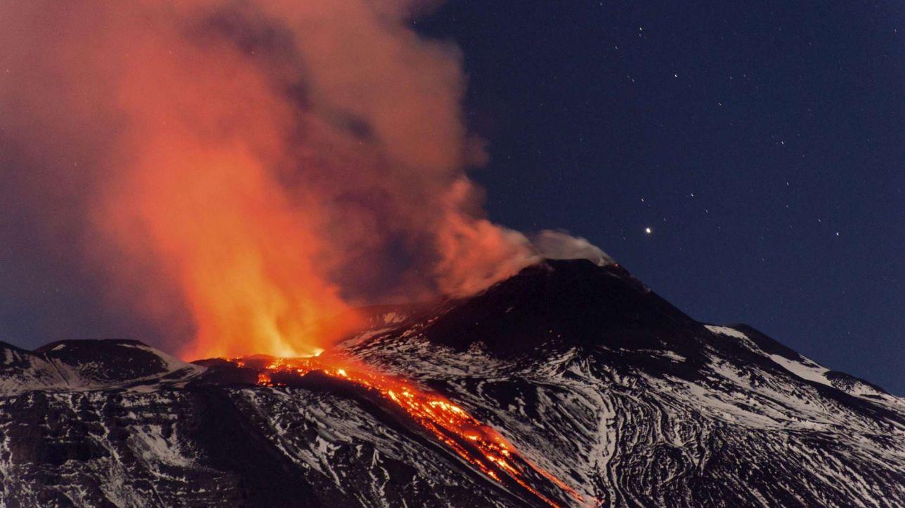 Gli scienziati: “l’Etna sta scivolando in mare”