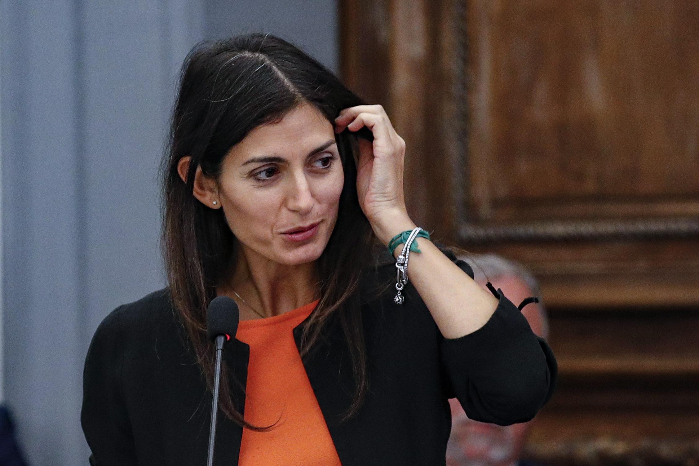Scontro industriali-Raggi: “Capitale è ferma”