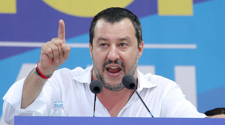 Caro Salvini, metti la freccia a destra