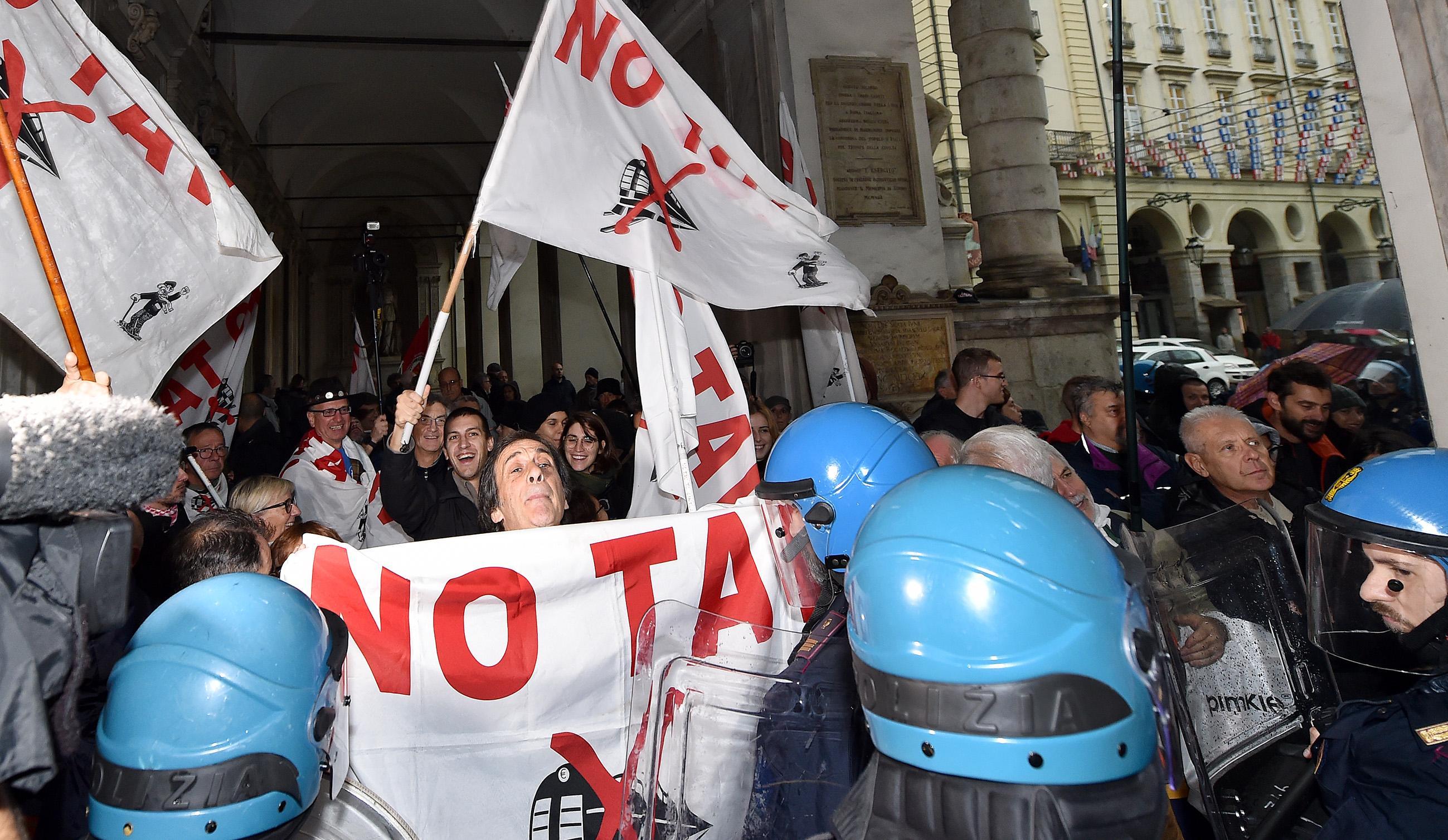 Torino città No Tav, Comune chiede stop ai lavori