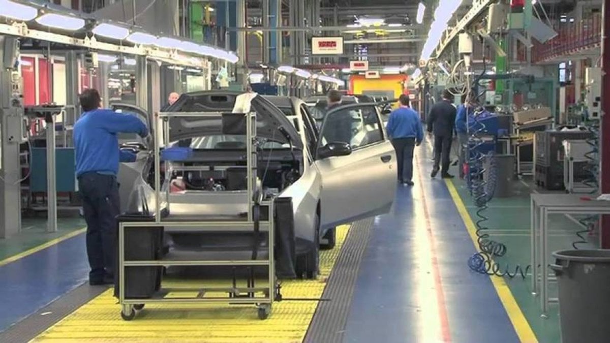 Le fabbriche italiane registrano il primo calo in due anni