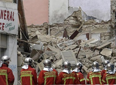 Marsiglia, una ragazza italiana sotto le macerie dei palazzi