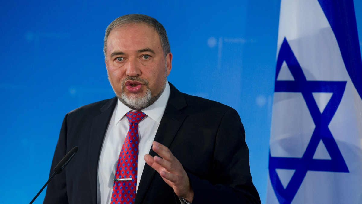 Si dimette il falco Lieberman: “Ci siamo arresi ad Hamas”
