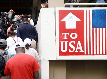 La testa della carovana arrivata al confine con gli Usa