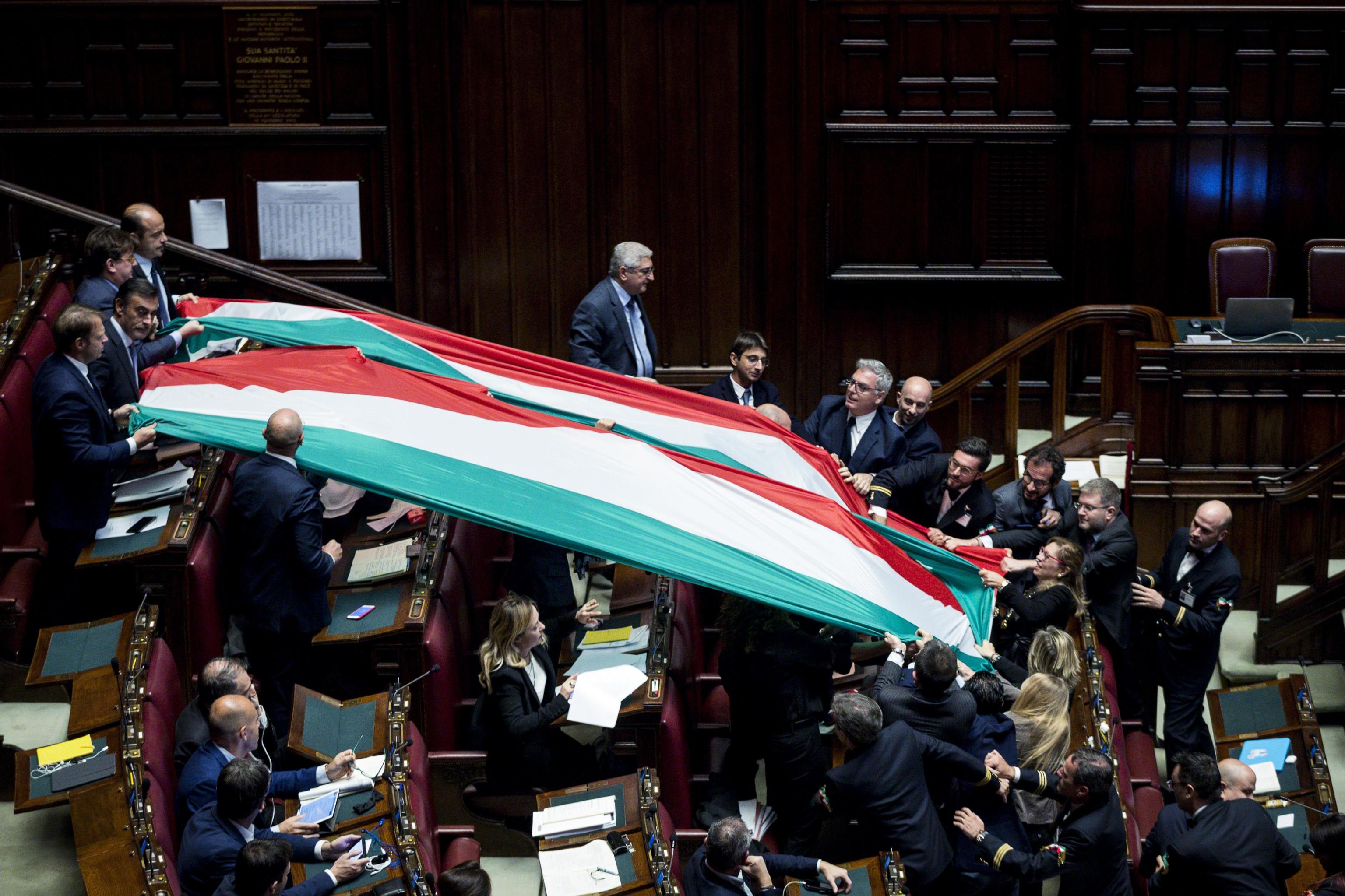 Dopo il contratto un Governo d’emergenza