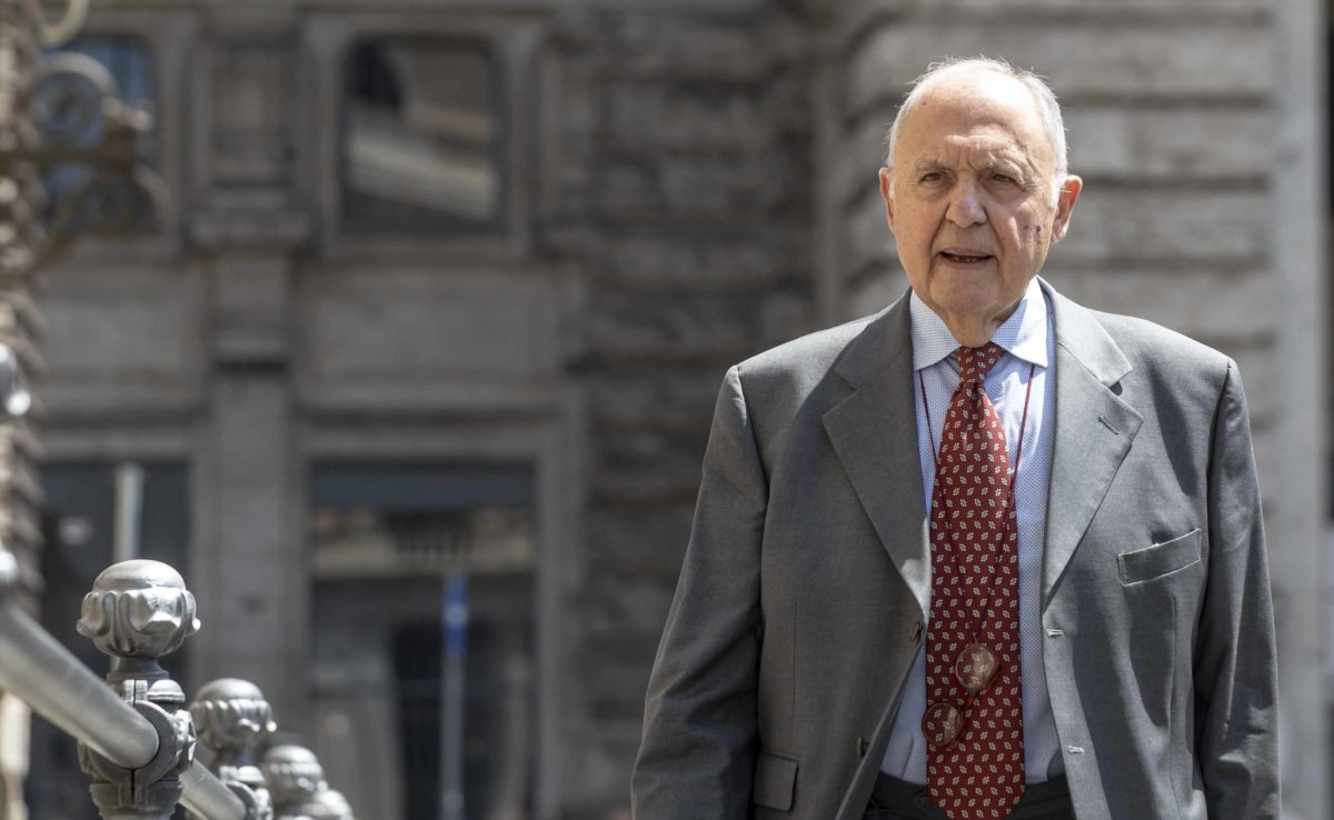 Manovra, Savona pronto alle dimissioni, anzi no