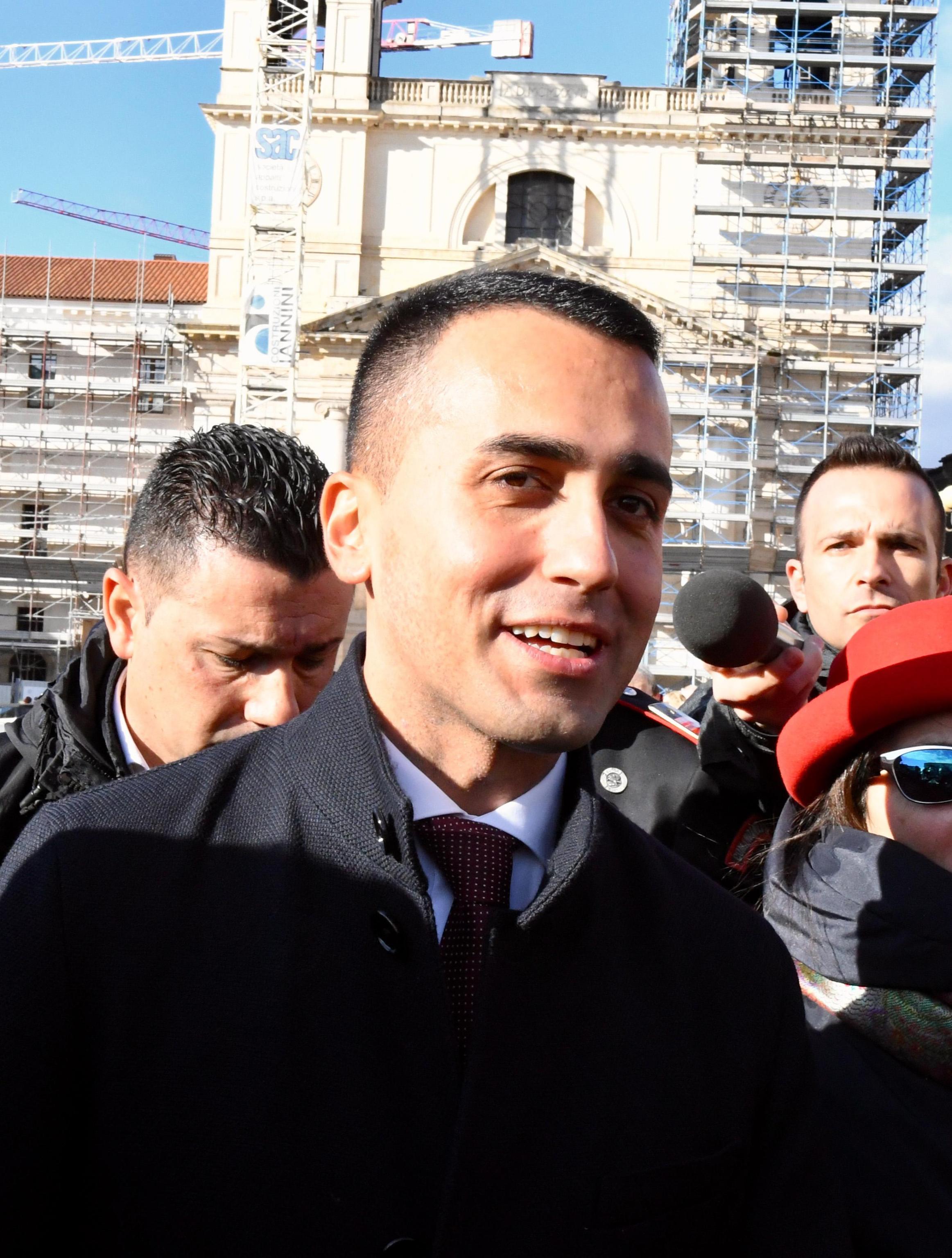 Di Maio: “Le Poste stamperanno le tessere reddito”