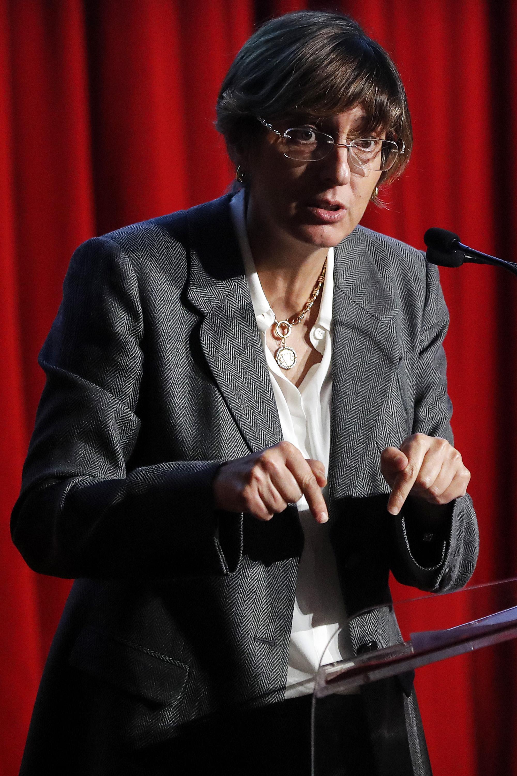 Burocrati  versus  Burocrazia