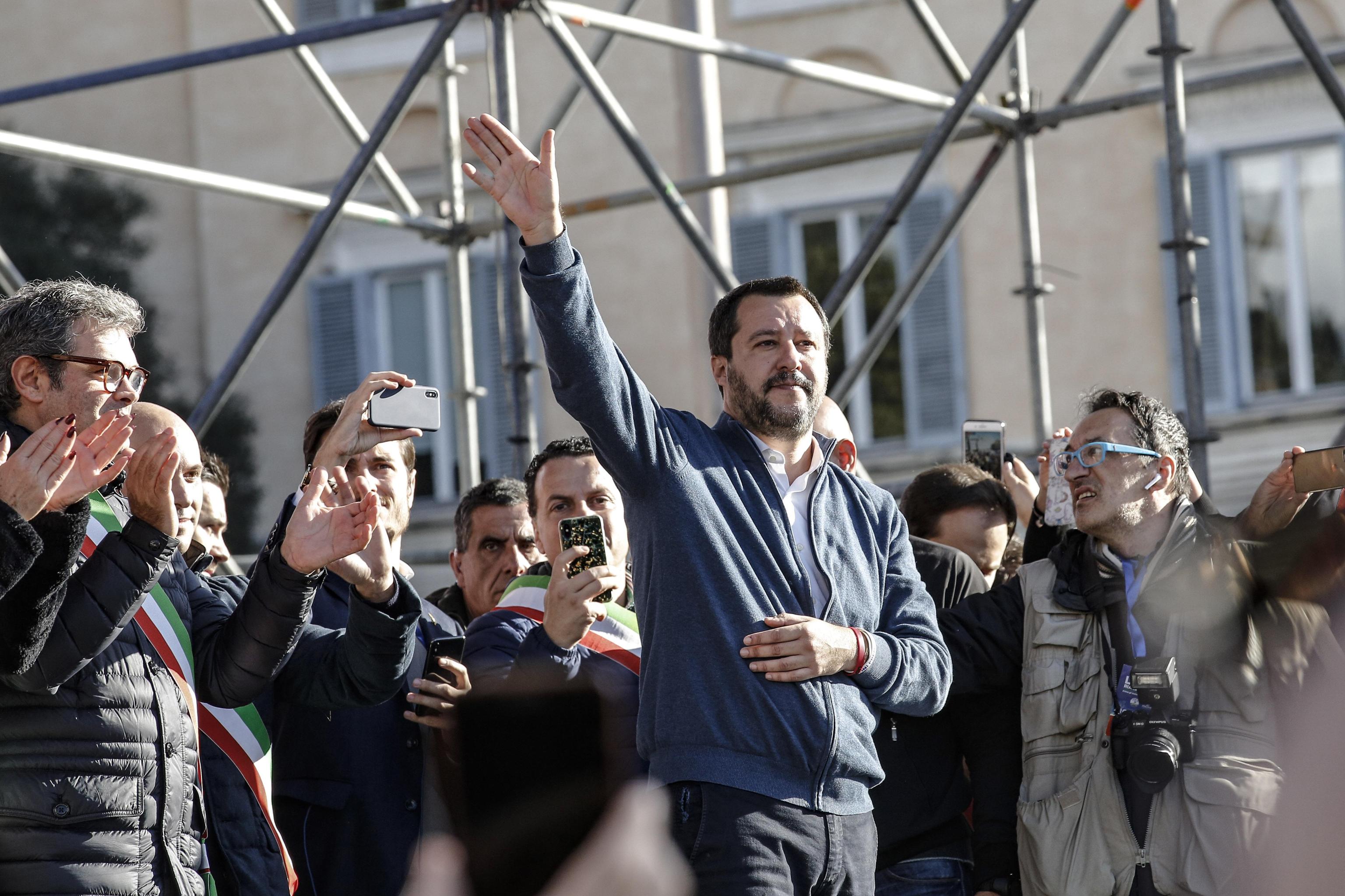 Una piazza che non scioglie il nodo