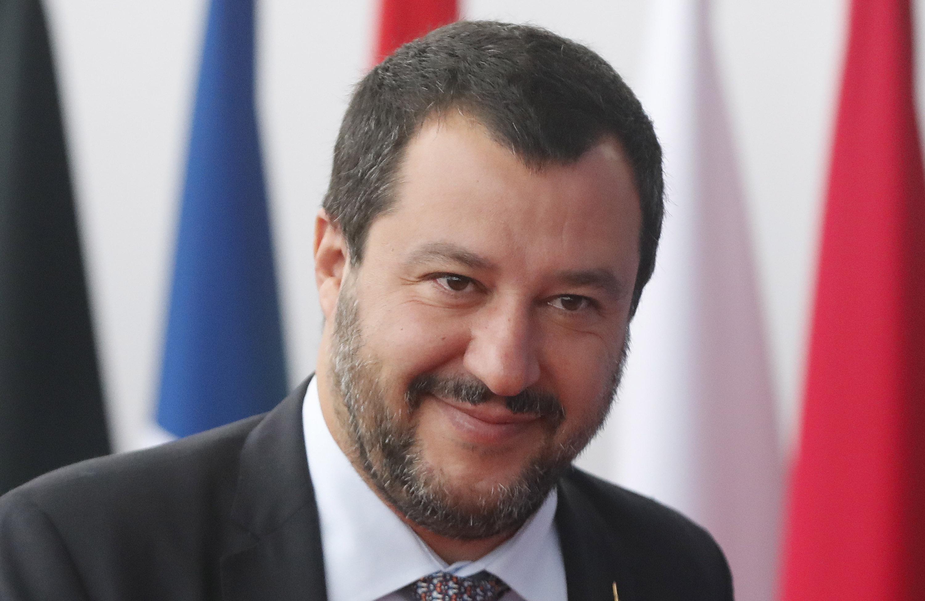 Salvini scavalca il governo e dialoga con le imprese