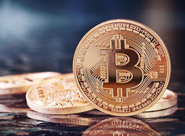 Bitcoin: 10 anni fa l’esordio, da promessa a bolla