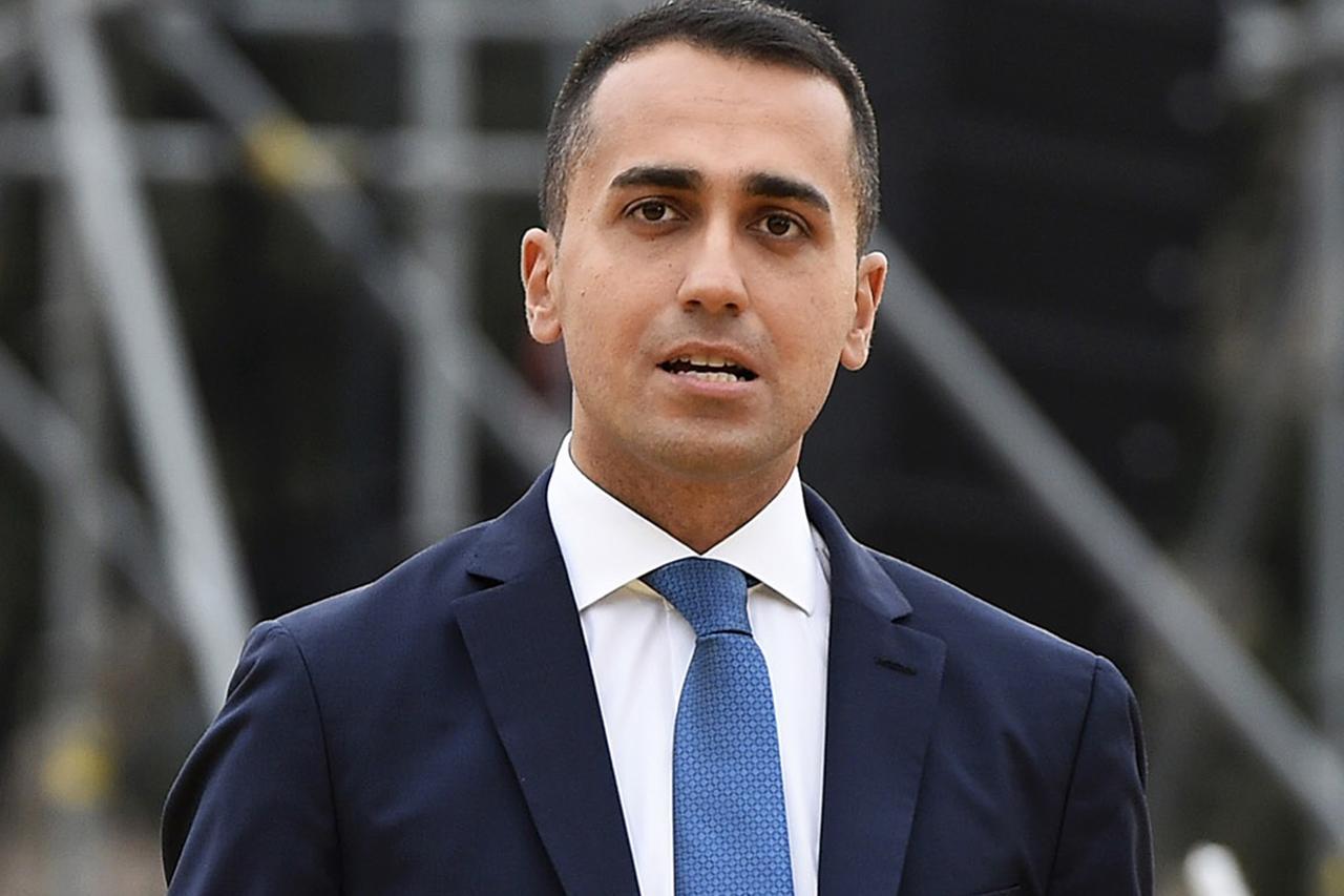Di Maio: “Reddito di cittadinanza solo agli italiani”