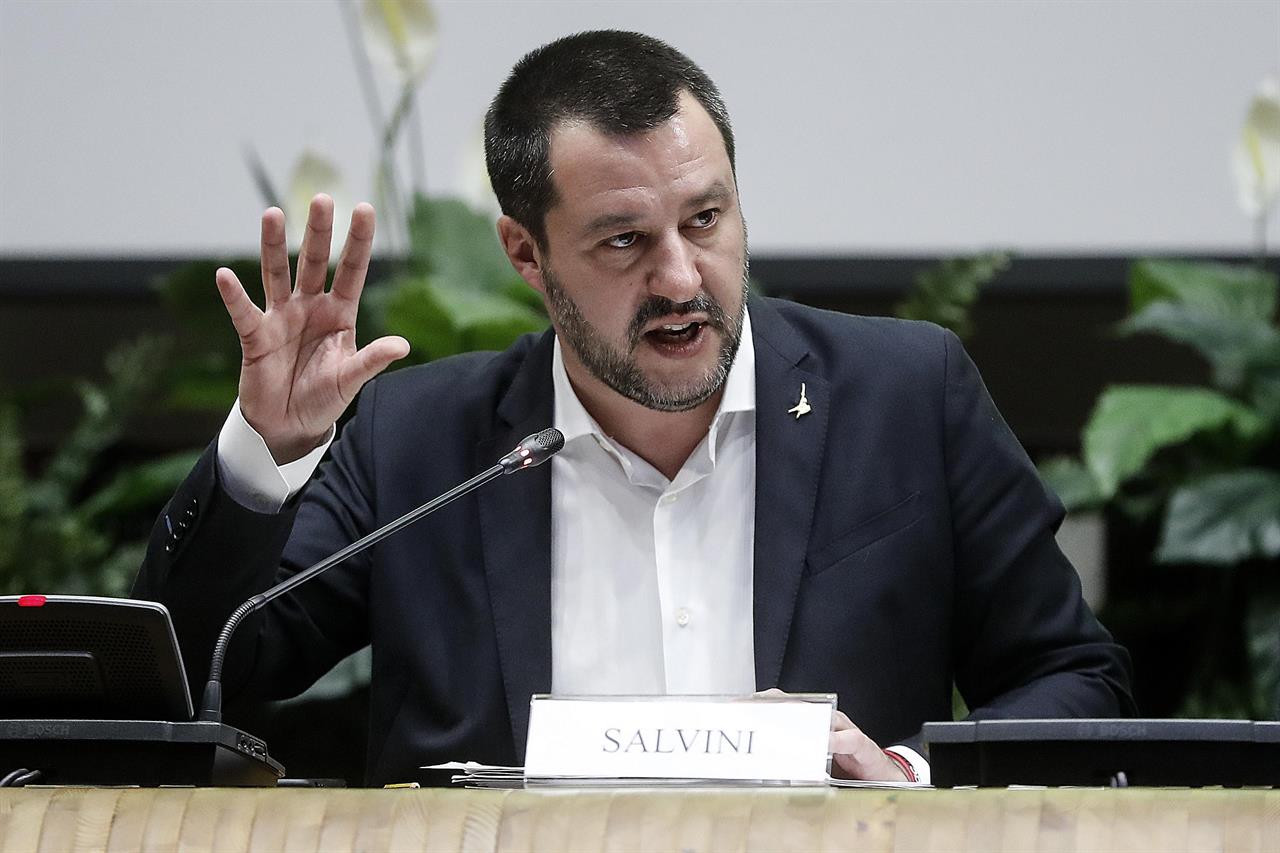 Migranti, Salvini chiede una verifica di governo