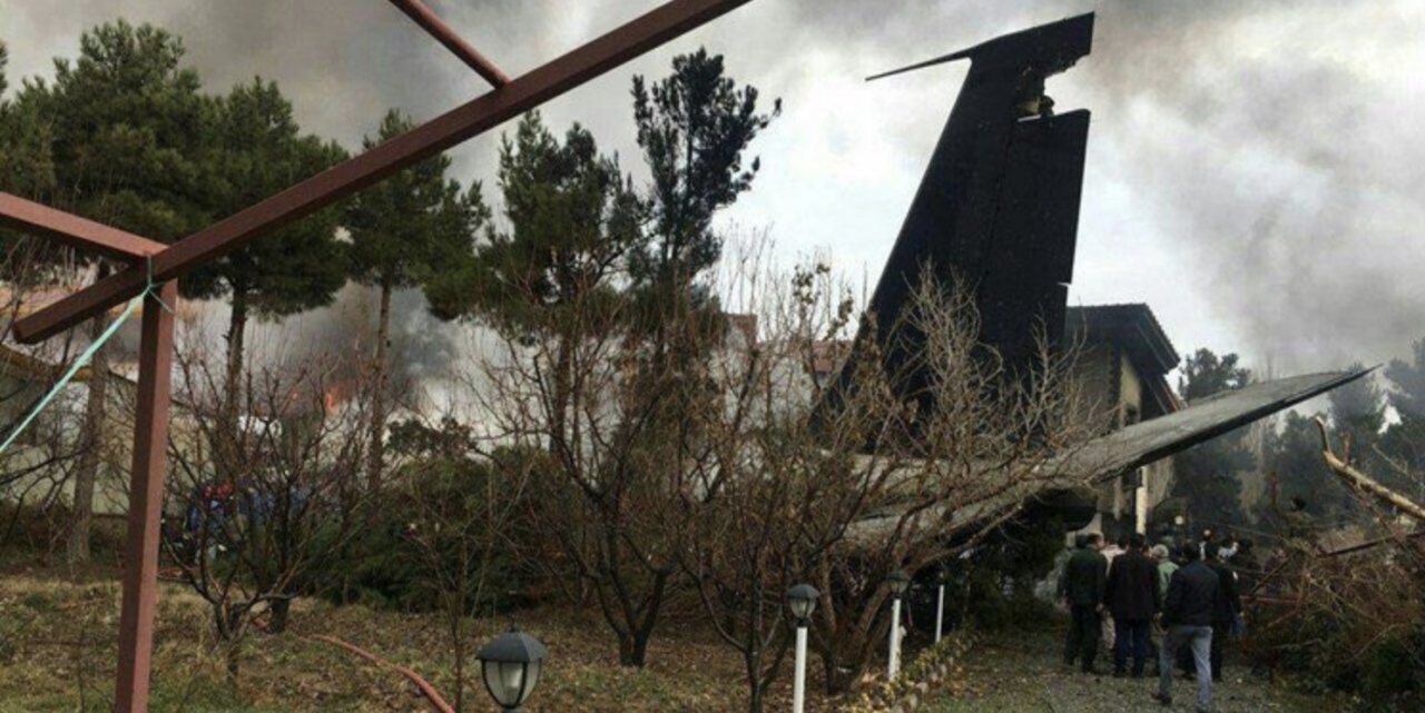 Iran, aereo si schianta vicino a Teheran: 15 morti