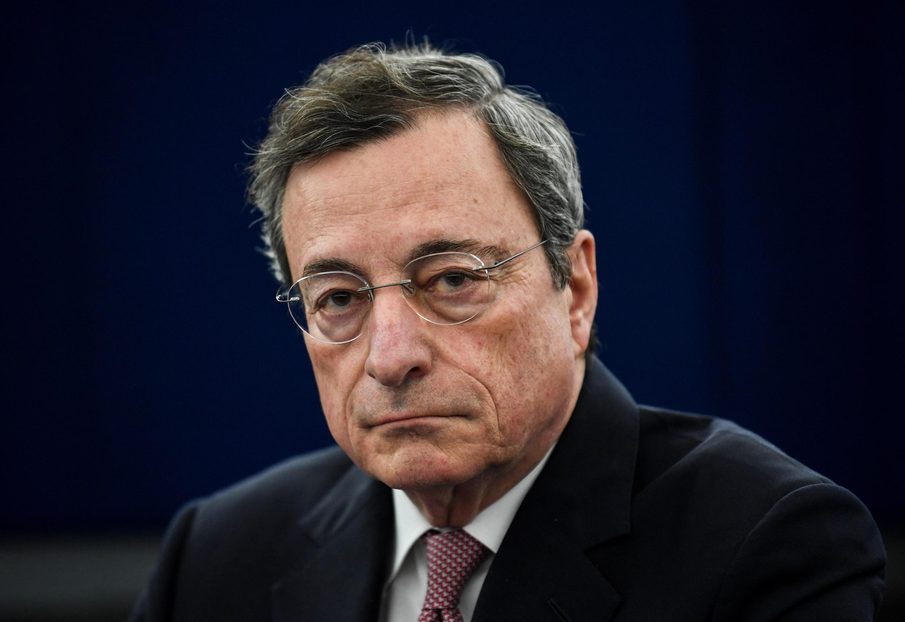 Draghi: l’incertezza mina l’Ue, Bce pronta a recessione