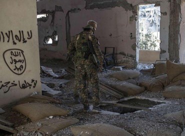 Siria, 600 corpi ritrovati in una fossa comune a Raqqa