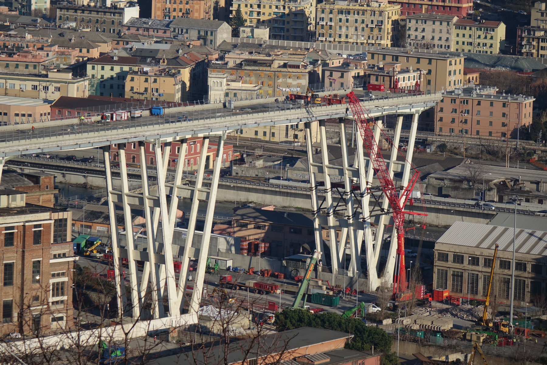 Ponte Morandi, al via la demolizione