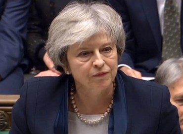 Brexit, il disperato cambio di strategia della May